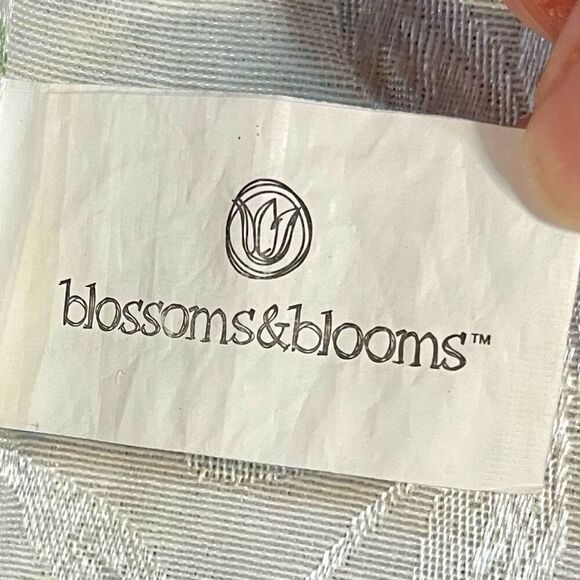 Blooms & Blooms Floral Cloth Napkins Set of 3 - Picture 7 of 14